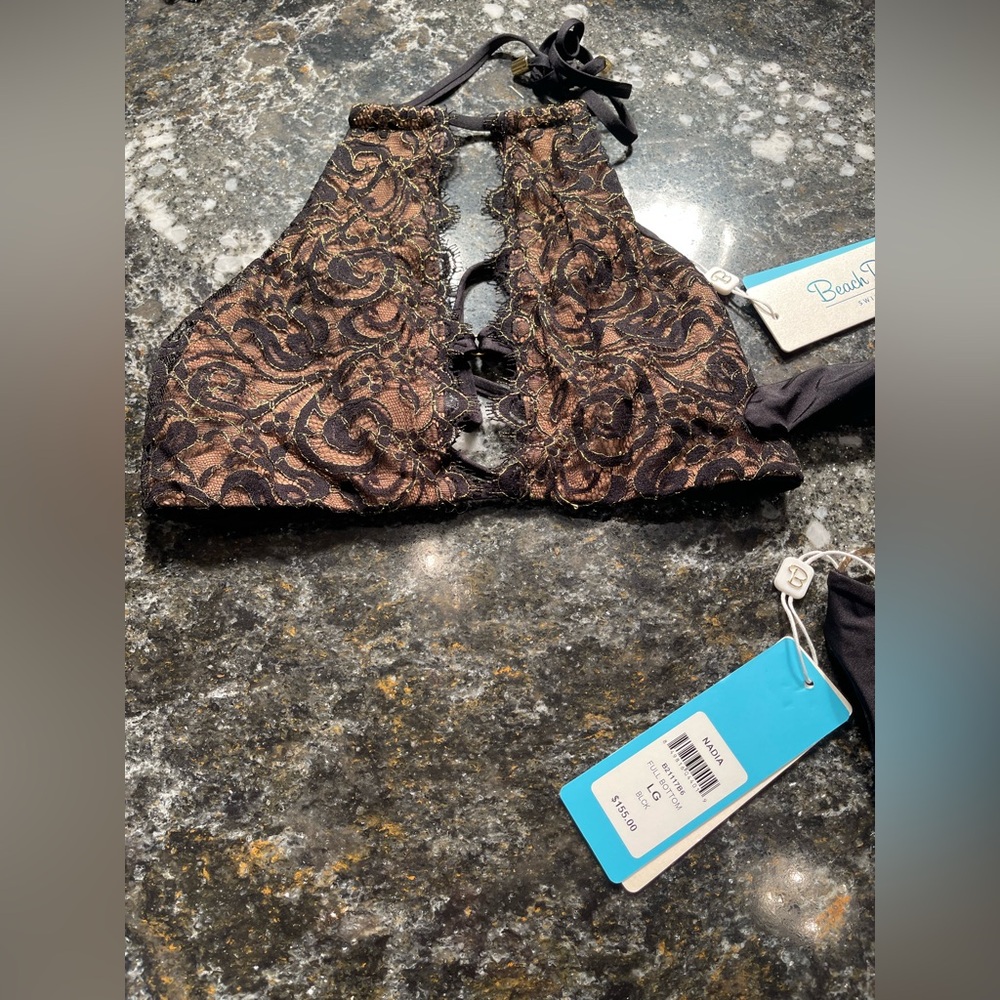 SOLD on POSH Canada XO 💋 NWT beach bunny trio set: xl top, L bra top, L bottoms - Picture 12 of 15